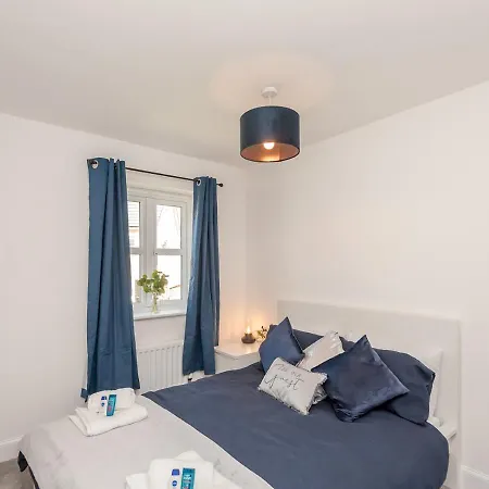 Pass The Keys Bramhope Haven - New Next To Golden Acre Park Holiday home *