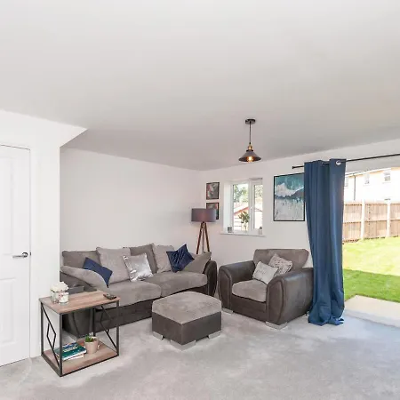 Pass The Keys Bramhope Haven - New Next To Golden Acre Park *
